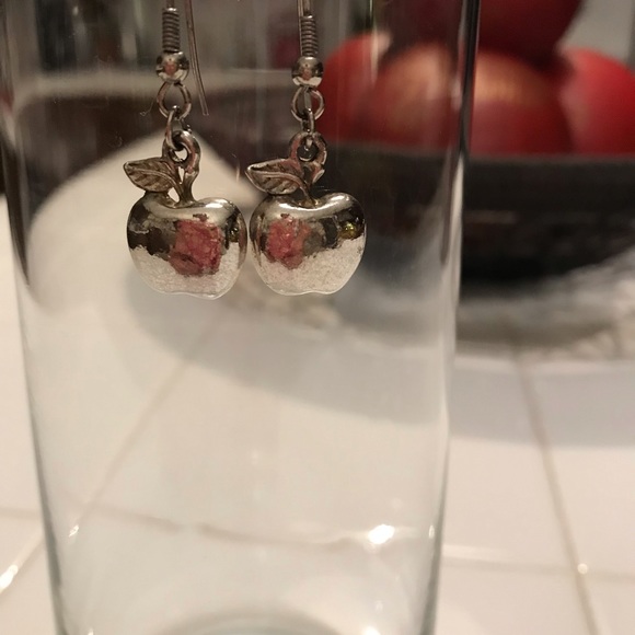 ***VINTAGE*** Sterling Silver Apple Earrings - Picture 2 of 3